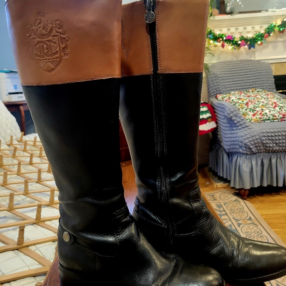 Etienne Aigner Brown and Burgundy Leather Detail